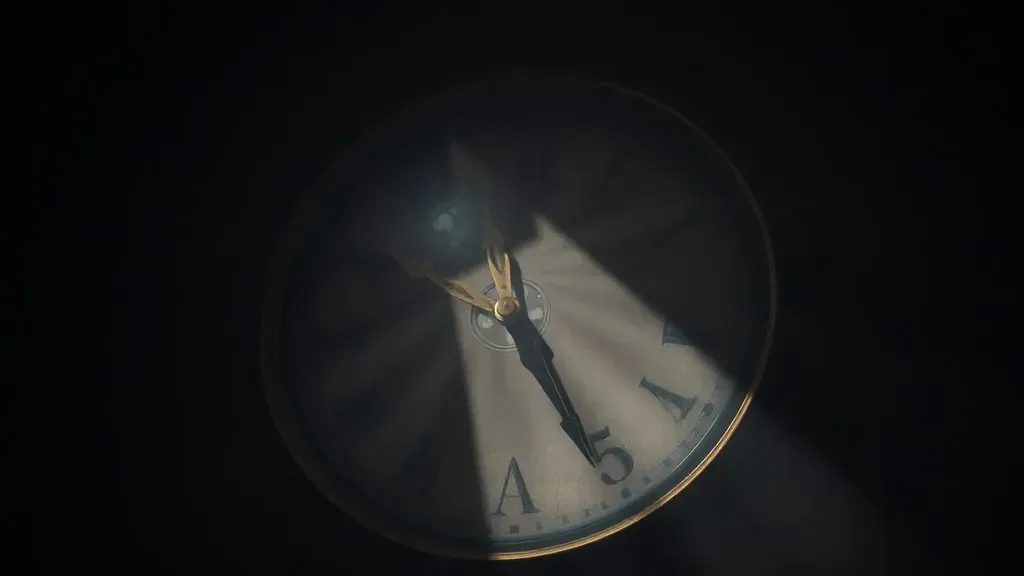 Un reloj antiguo de pared con las manecillas detenidas en una habitación con luz tenue y atmósfera misteriosa.